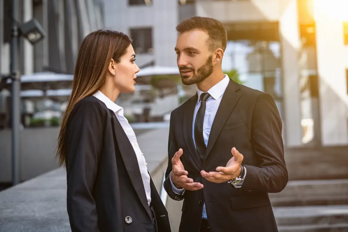 Profissional estudando espanhol para negócios
